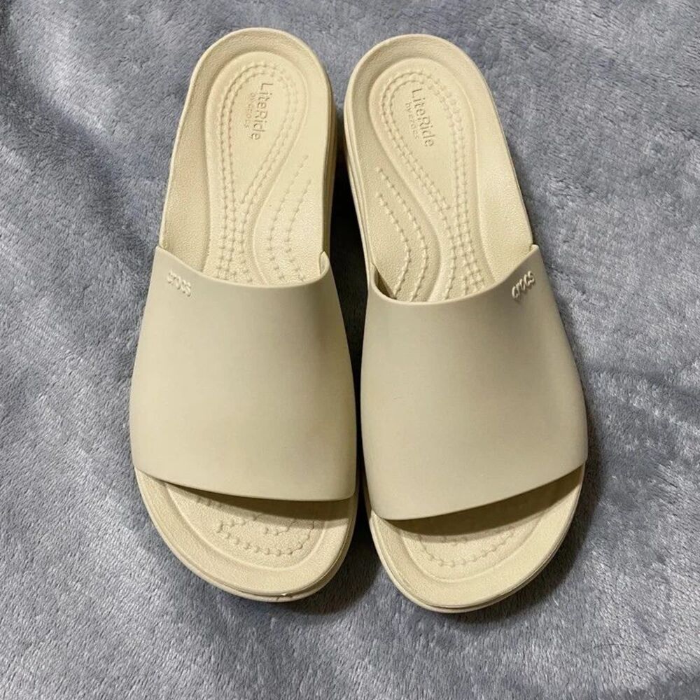 Croc Sandles Women’s Size 5